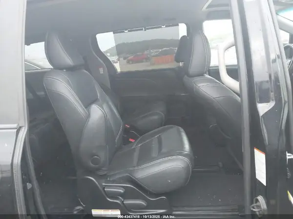 5TDXZ3DC5HS780533 2017 TOYOTA SIENNA - Image 8