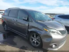 5TDXZ3DC5HS782699 2017 TOYOTA SIENNA
