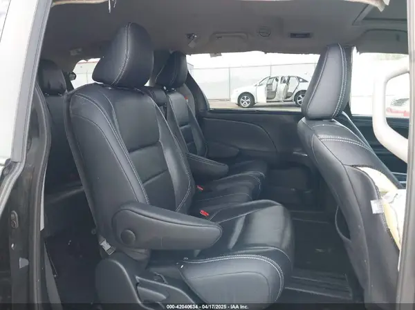 5TDXZ3DC5HS784243 2017 TOYOTA SIENNA - Image 8