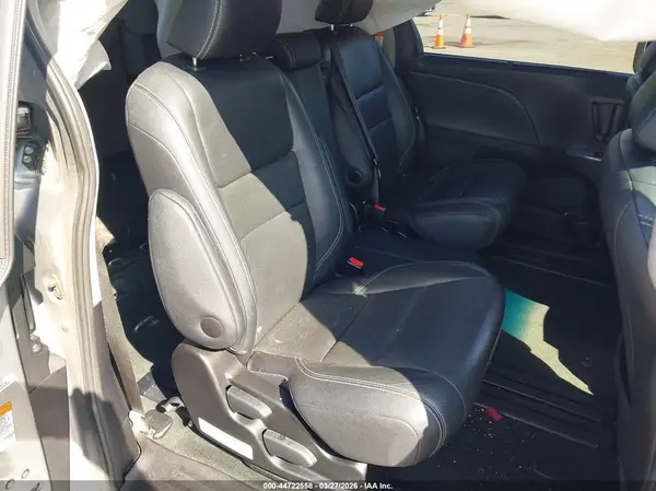 5TDXZ3DC5HS787756 2017 TOYOTA SIENNA - Image 8