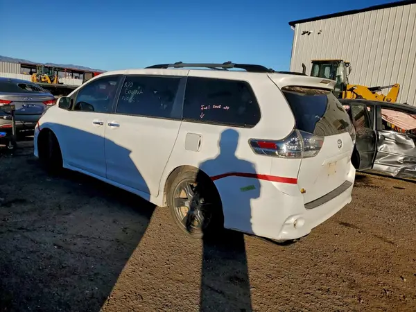 5TDXZ3DC5HS801817 2017 TOYOTA SIENNA - Image 2