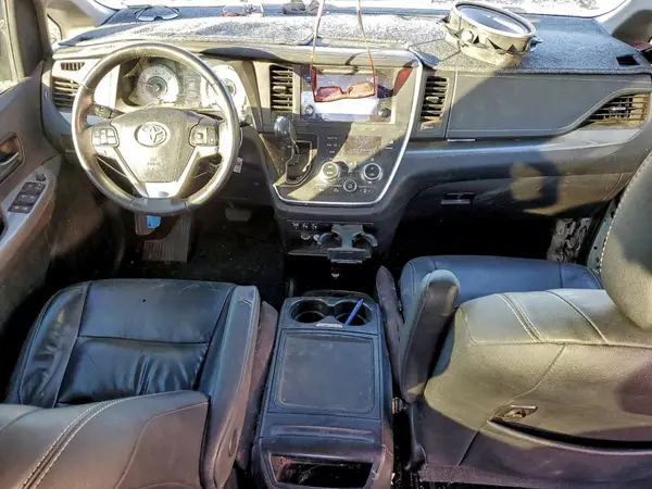 5TDXZ3DC5HS801817 2017 TOYOTA SIENNA - Image 8