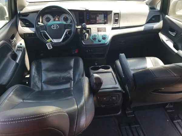 5TDXZ3DC5HS840598 2017 TOYOTA SIENNA - Image 8