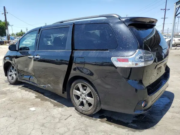 5TDXZ3DC5HS841623 2017 TOYOTA SIENNA - Image 2