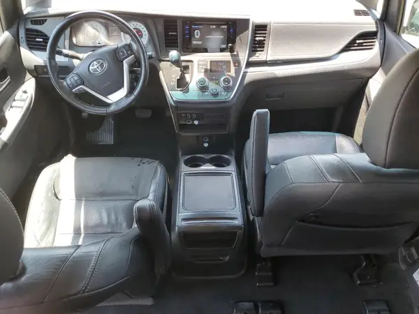 5TDXZ3DC5HS841623 2017 TOYOTA SIENNA - Image 8