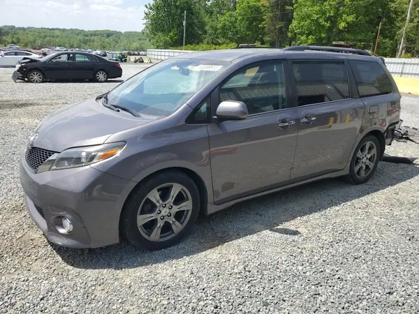 5TDXZ3DC5HS857840 2017 TOYOTA SIENNA - Image 1