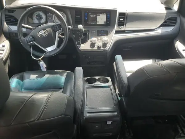 5TDXZ3DC5HS857840 2017 TOYOTA SIENNA - Image 8