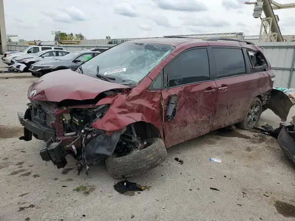 5TDXZ3DC5HS858275 2017 TOYOTA SIENNA - Image 1