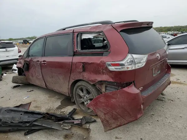 5TDXZ3DC5HS858275 2017 TOYOTA SIENNA - Image 2