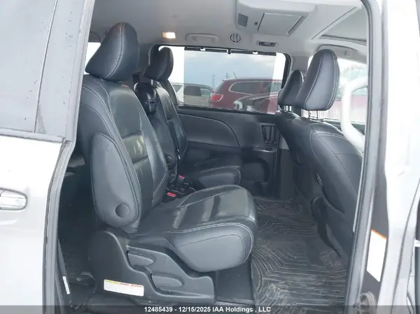 5TDXZ3DC5HS859331 2017 TOYOTA SIENNA - Image 8