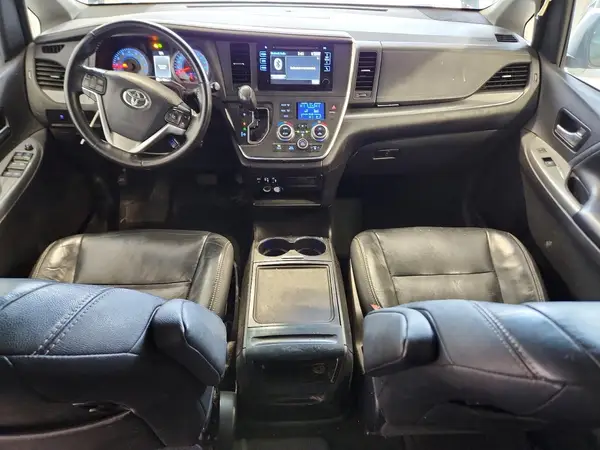 5TDXZ3DC5HS867025 2017 TOYOTA SIENNA - Image 8