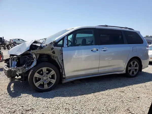 5TDXZ3DC5HS893642 2017 TOYOTA SIENNA - Image 1