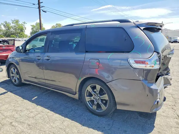 5TDXZ3DC5JS913233 2018 TOYOTA SIENNA - Image 2