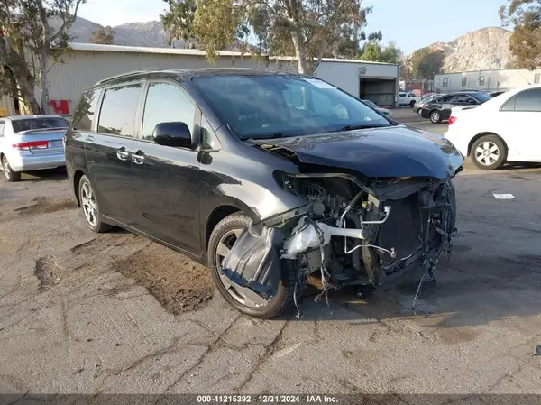 5TDXZ3DC5JS915791 2018 TOYOTA SIENNA - Image 1