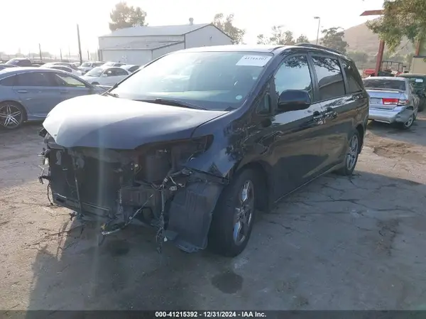 5TDXZ3DC5JS915791 2018 TOYOTA SIENNA - Image 2