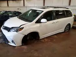 5TDXZ3DC5JS918612 2018 TOYOTA SIENNA