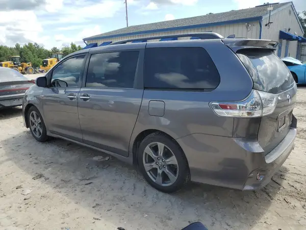 5TDXZ3DC5JS921882 2018 TOYOTA SIENNA - Image 2