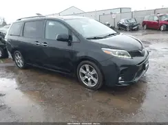 5TDXZ3DC5JS937838 2018 TOYOTA SIENNA