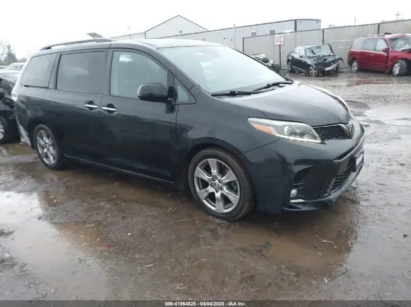 5TDXZ3DC5JS937838 2018 TOYOTA SIENNA - Image 1