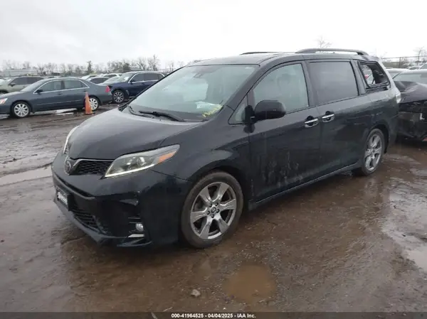 5TDXZ3DC5JS937838 2018 TOYOTA SIENNA - Image 2