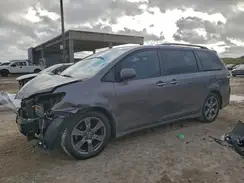 5TDXZ3DC5JS937869 2018 TOYOTA SIENNA