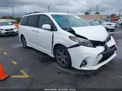 5TDXZ3DC5JS943512 2018 TOYOTA SIENNA