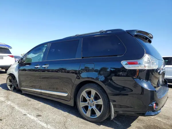 5TDXZ3DC5JS961721 2018 TOYOTA SIENNA - Image 2