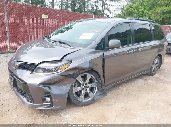 5TDXZ3DC5JS963341 2018 TOYOTA SIENNA - Image 2