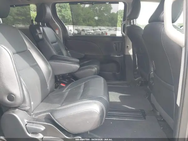 5TDXZ3DC5JS963341 2018 TOYOTA SIENNA - Image 8