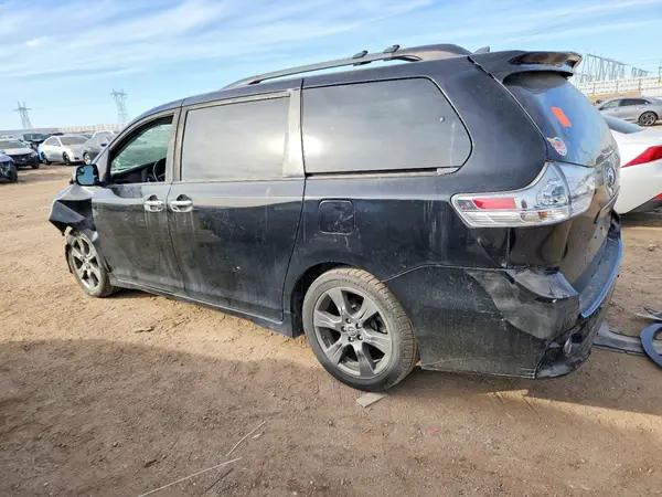 5TDXZ3DC5KS009609 2019 TOYOTA SIENNA - Image 2
