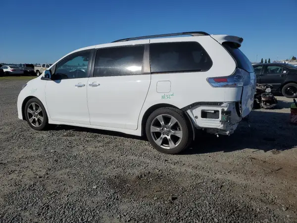 5TDXZ3DC5KS999709 2019 TOYOTA SIENNA - Image 2