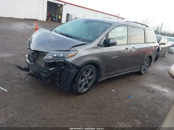 5TDXZ3DC5LS028422 2020 TOYOTA SIENNA - Image 2