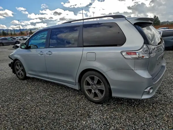 5TDXZ3DC5LS057595 2020 TOYOTA SIENNA - Image 2