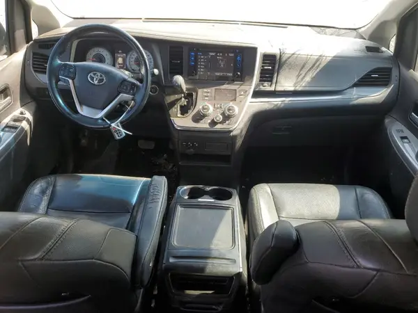 5TDXZ3DC6HS783909 2017 TOYOTA SIENNA - Image 8