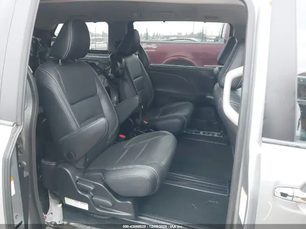 5TDXZ3DC6HS788334 2017 TOYOTA SIENNA - Image 8