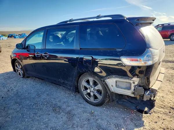 5TDXZ3DC6HS801339 2017 TOYOTA SIENNA - Image 2