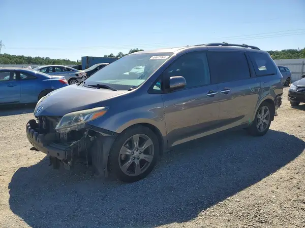 5TDXZ3DC6HS802491 2017 TOYOTA SIENNA - Image 1