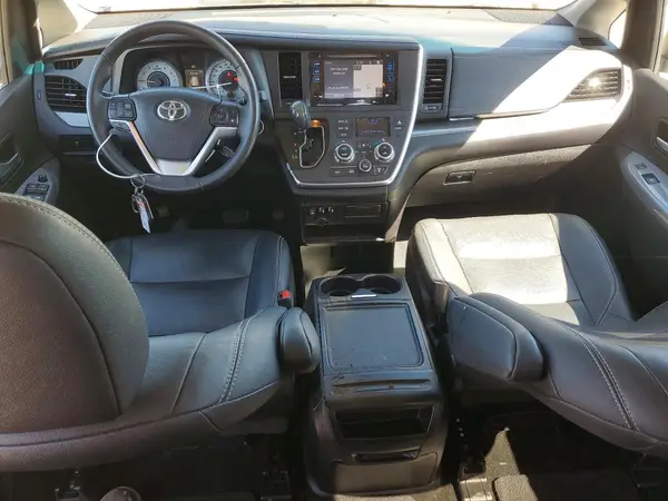 5TDXZ3DC6HS802491 2017 TOYOTA SIENNA - Image 8