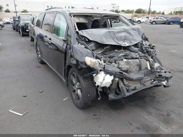 5TDXZ3DC6HS811224 2017 TOYOTA SIENNA - Image 1