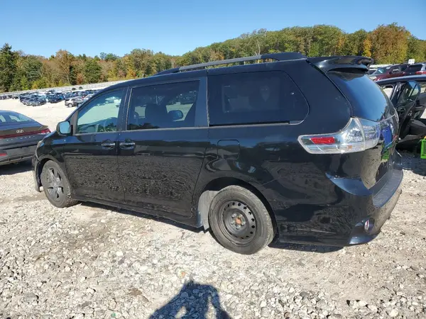 5TDXZ3DC6HS823888 2017 TOYOTA SIENNA - Image 2