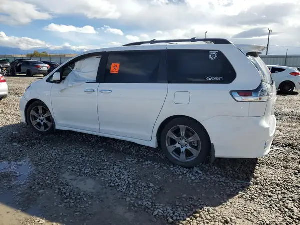 5TDXZ3DC6HS838150 2017 TOYOTA SIENNA - Image 2