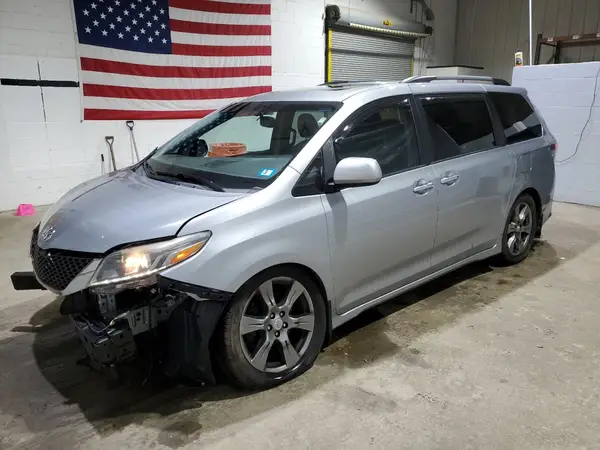 5TDXZ3DC6HS852078 2017 TOYOTA SIENNA - Image 1
