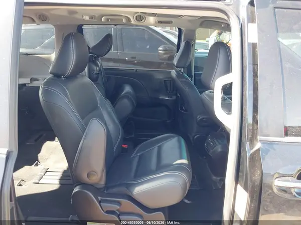 5TDXZ3DC6HS861802 2017 TOYOTA SIENNA - Image 8