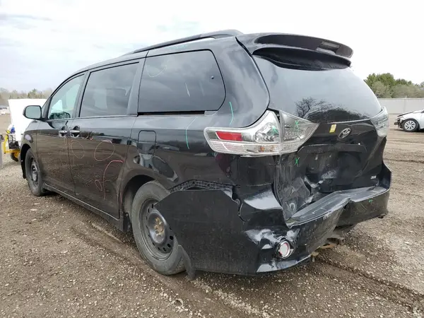 5TDXZ3DC6HS880303 2017 TOYOTA SIENNA - Image 2
