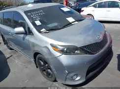 5TDXZ3DC6HS884044 2017 TOYOTA SIENNA