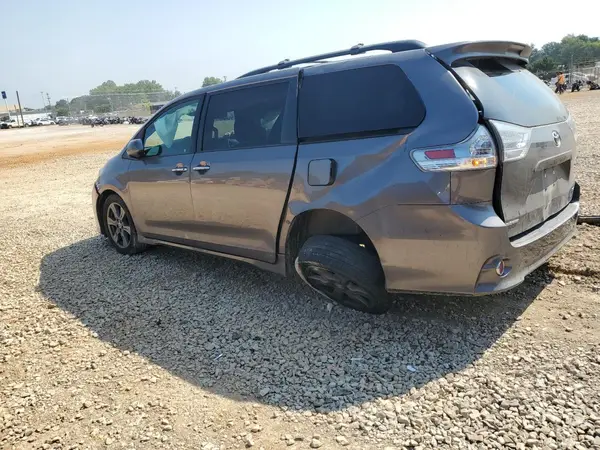 5TDXZ3DC6HS888398 2017 TOYOTA SIENNA - Image 2