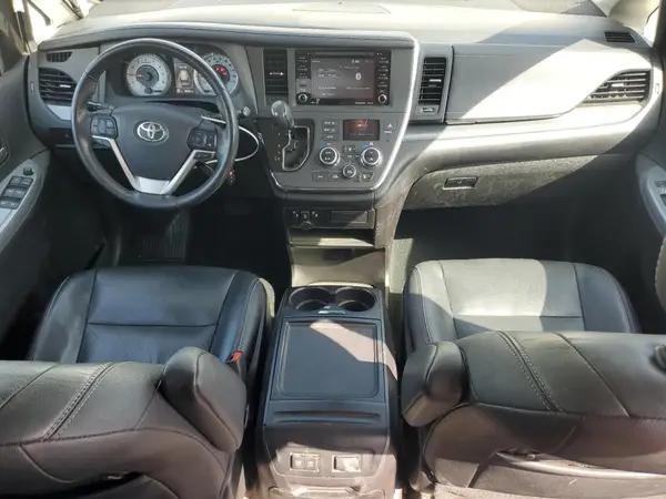 5TDXZ3DC6JS919526 2018 TOYOTA SIENNA - Image 8