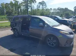 5TDXZ3DC6JS924614 2018 TOYOTA SIENNA