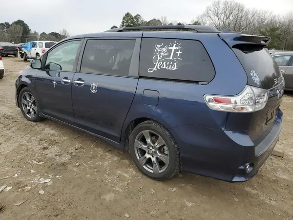 5TDXZ3DC6JS928095 2018 TOYOTA SIENNA - Image 2