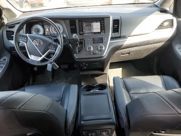 5TDXZ3DC6JS934883 2018 TOYOTA SIENNA - Image 8
